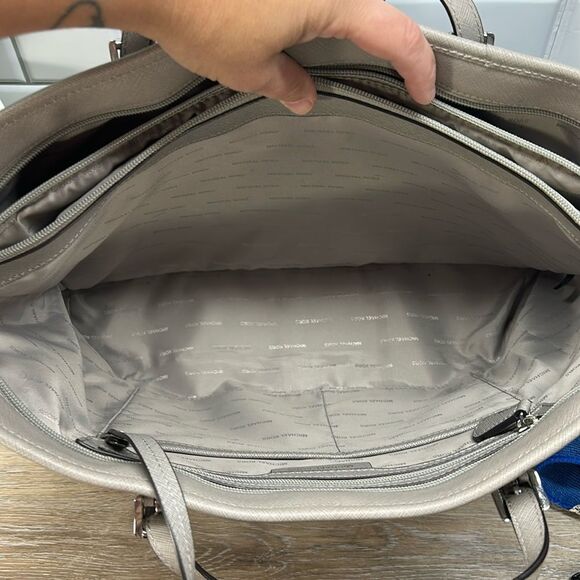 9770 Michael Kors gray tote bag - Picture 4 of 16